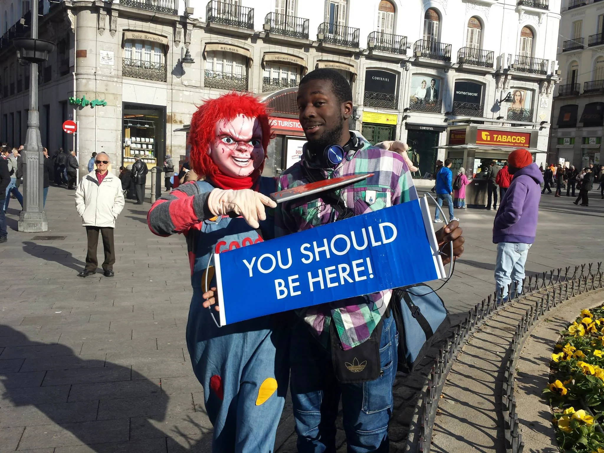 A traveller and a costumed performer in a Madrid square