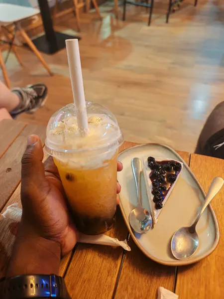 An iced drink and cake during a café stop in Malé