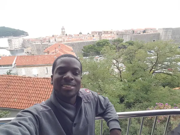 A traveller above Dubrovnik’s terracotta rooftops