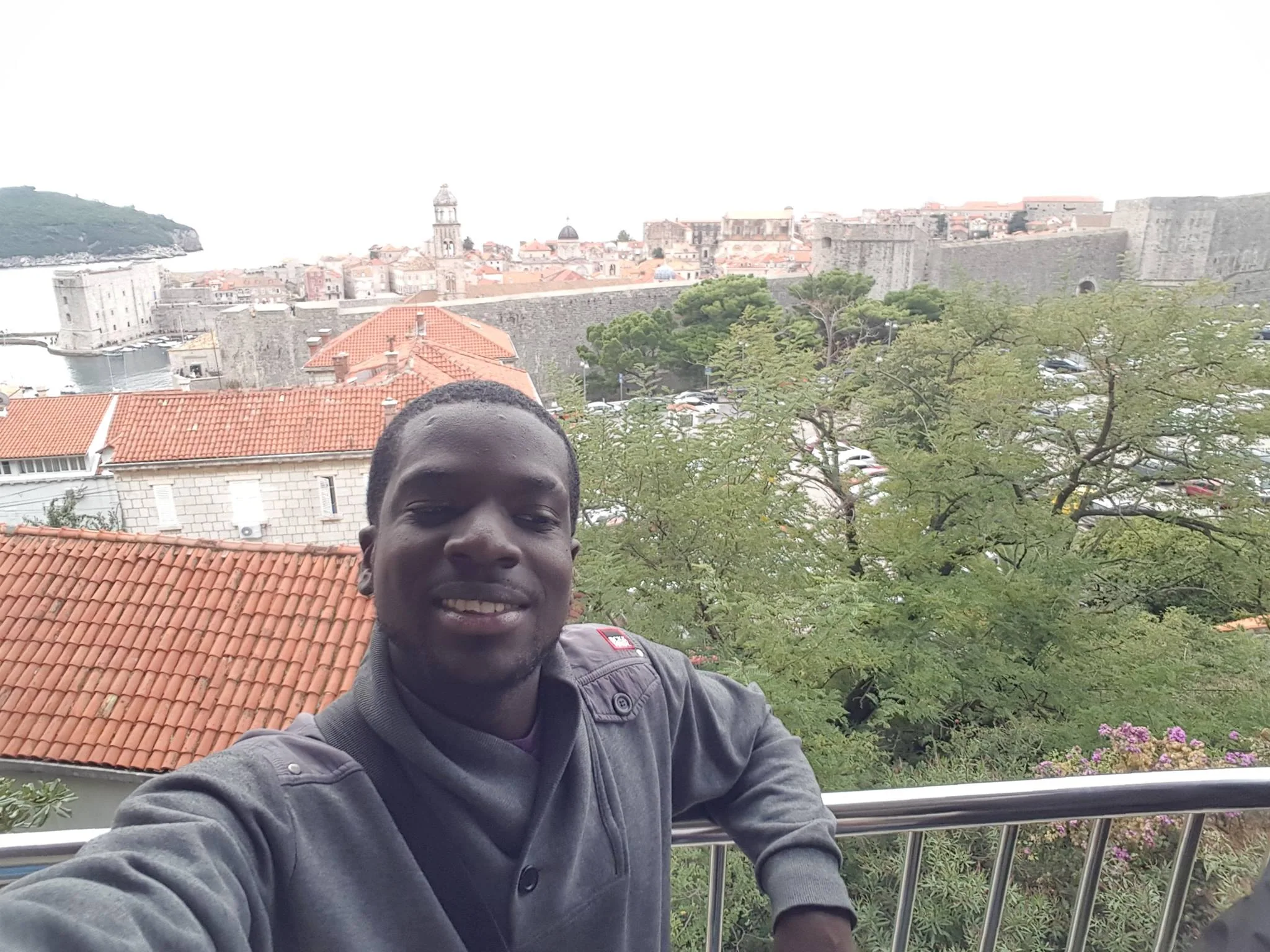 A traveller above Dubrovnik’s terracotta rooftops
