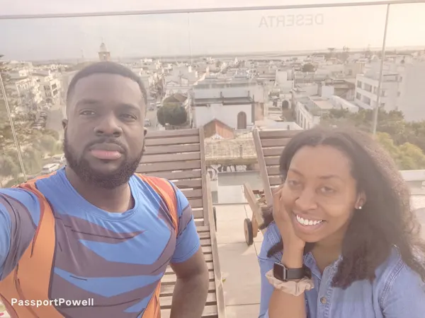 Two travellers overlooking Faro